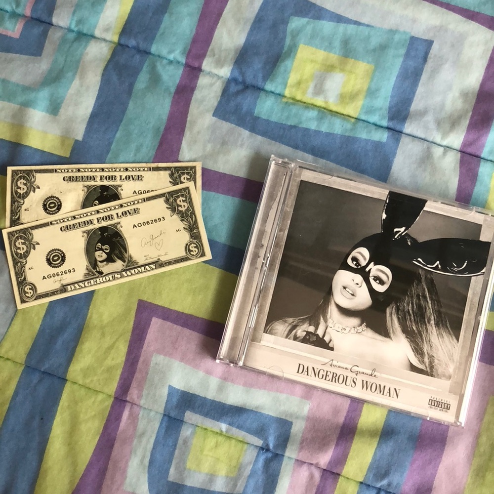 Dangerous Woman CD(with two Greedy Dollars)